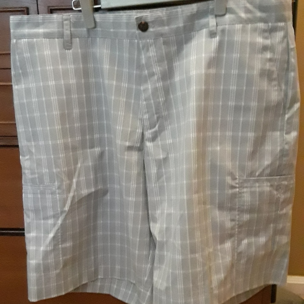EUC- Men's Adidas Golf Plaid (Cargo)Shorts-40-Grey
